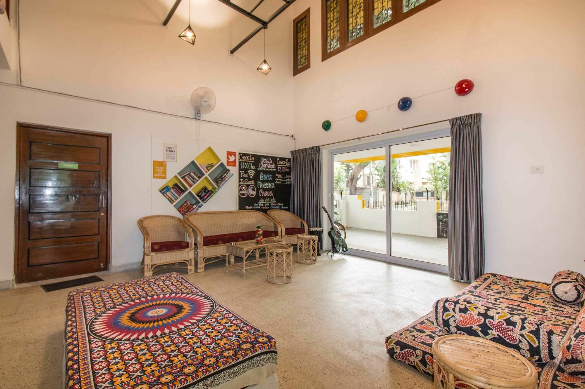 Backpacker Panda Bengaluru Hostel Bagian luar foto